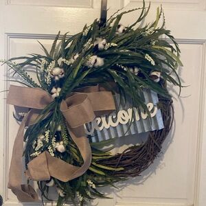 Cotton, Burlap and Metal ‘Welcome’ Sign Wreath
